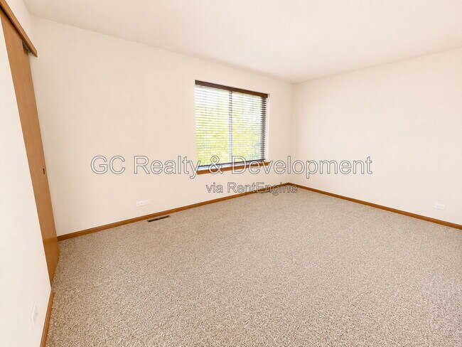Building Photo - 312 Fieldstone Ct