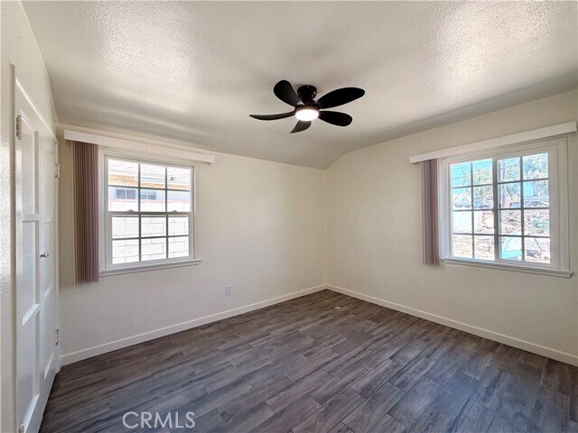 Building Photo - 7536 White Oak Ave