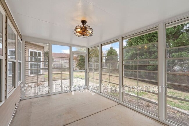 Building Photo - 11012 Southfield Dr