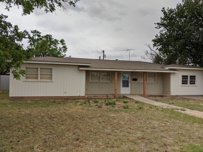 Building Photo - 1318 E Reppto
