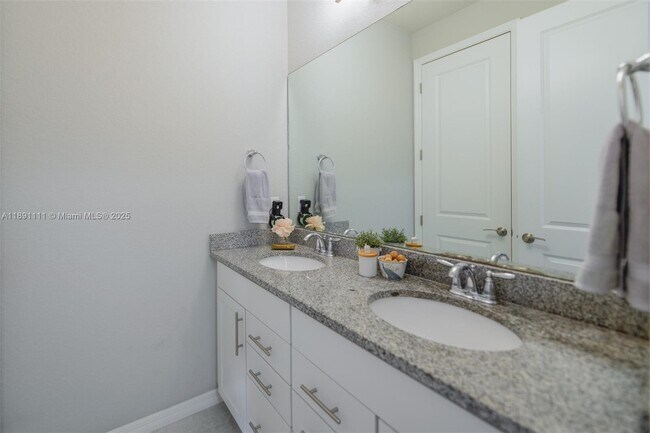 Building Photo - 4735 Eucalyptus Dr