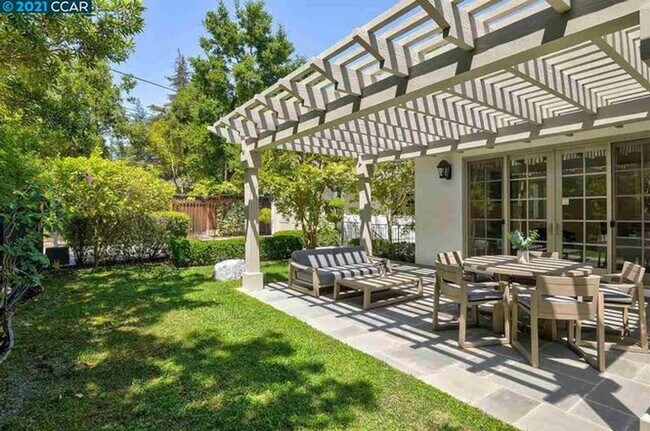 Building Photo - Beautifully Updated 5-Bedroom Home in Prim...