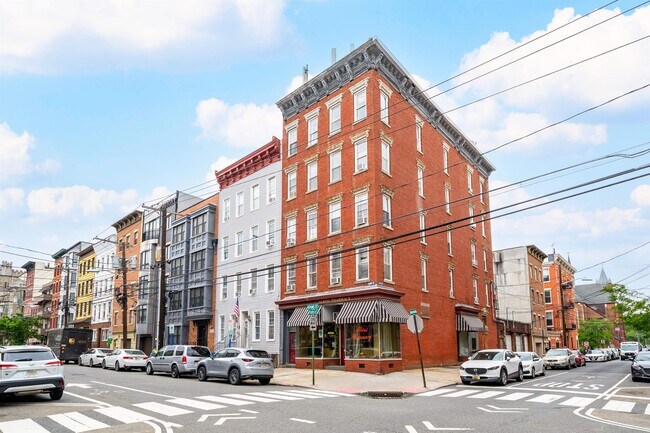 Building Photo - 401 Adams St