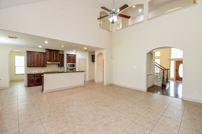 Building Photo - 28514 Hayden Park Dr