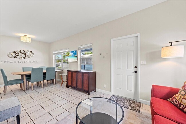 Building Photo - 1125 NE 5th Ave