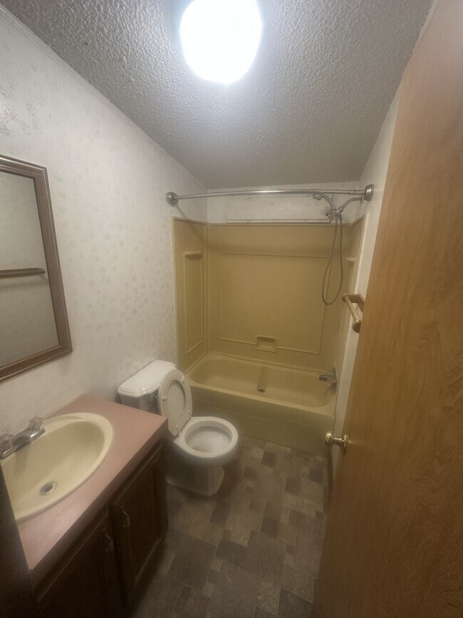 Building Photo - 862 OH-93