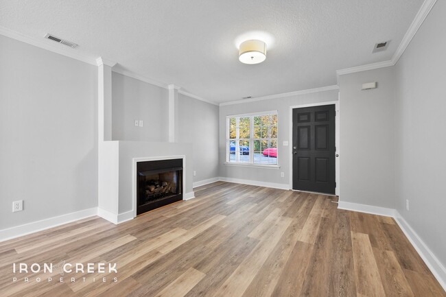 Building Photo - Cozy Three-Bedroom Townhome in South Ashev...