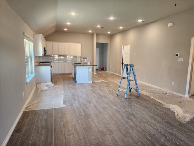 Building Photo - 355 Freestall Dr