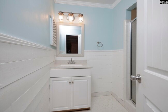 Building Photo - 251 Shoreline Dr