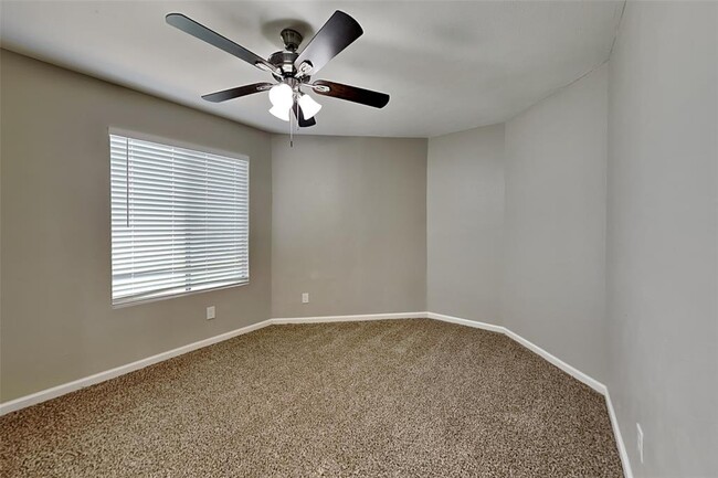 Building Photo - 8607 Pines Pl Dr
