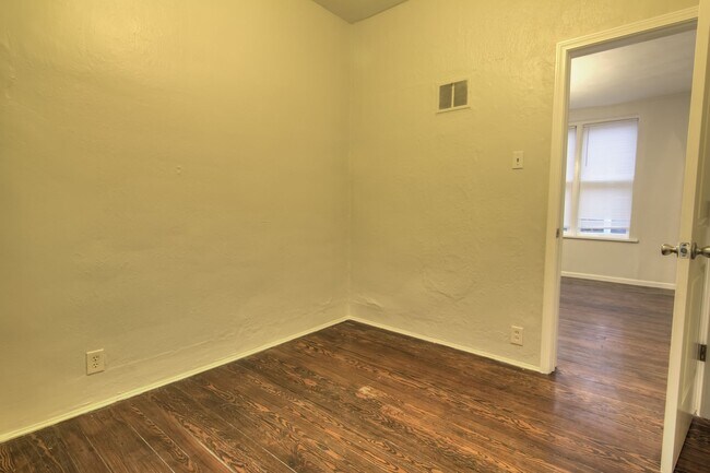 Building Photo - 3640 Gustine Ave