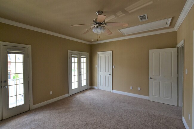 Building Photo - 2117 Cypress Hall Alley