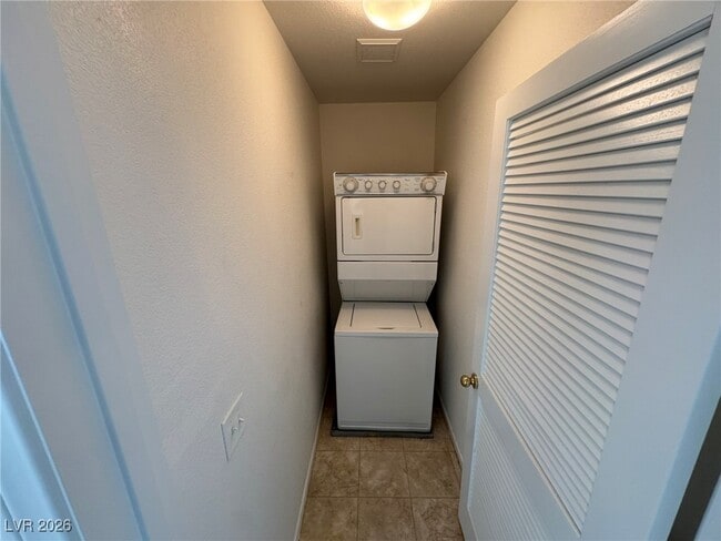 Building Photo - 9208 Nerone Ave