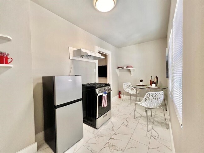 Building Photo - 5224 Leeland St