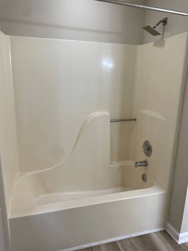 Building Photo - 10 Creekstone Ct