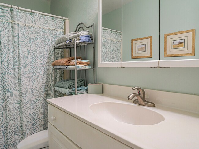 Building Photo - 5400 Jimmy Buffett Mem Hwy