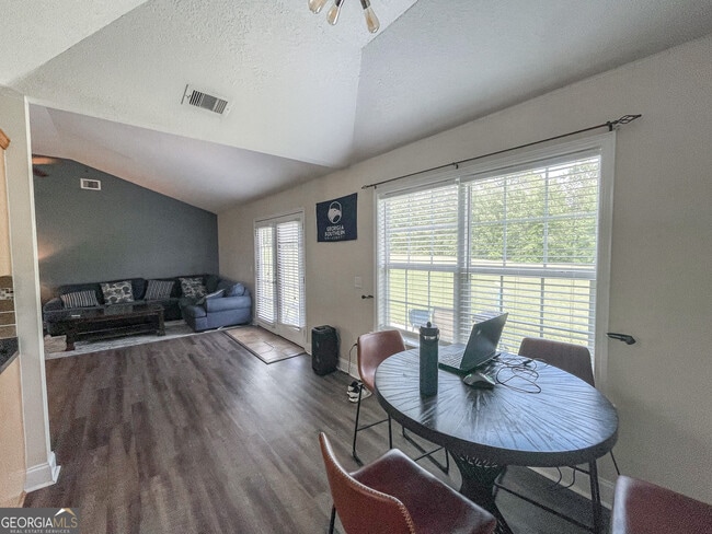 Building Photo - 613 Waverly Ln