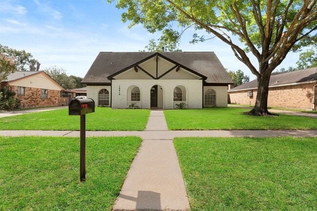 Building Photo - 16615 Glamis Ln