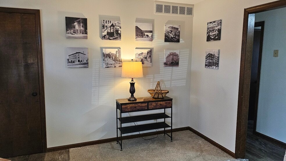 Building Photo - 2406 Roxbury Rd