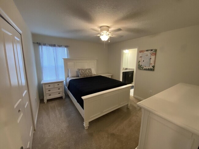 Building Photo - 9047 Stinger Dr