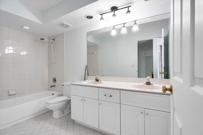 Building Photo - 1011 Siena Oaks Cir E