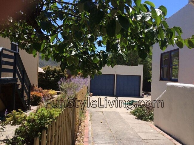 Building Photo - Charming Mediterranean Circa 1937 House