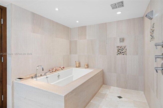 Building Photo - 5875 Collins Ave