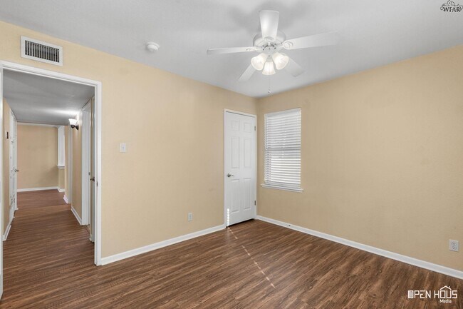 Building Photo - 1218 Glendora Dr