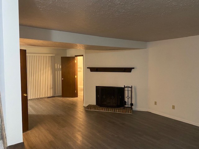 Building Photo - 1044 Sunhaven Dr