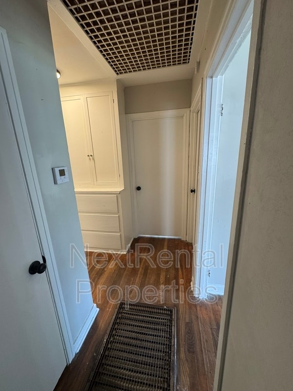 Building Photo - 535 Robinhood Rd