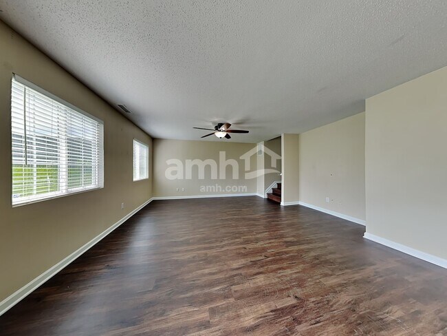 Building Photo - 221 Timberwood Dr