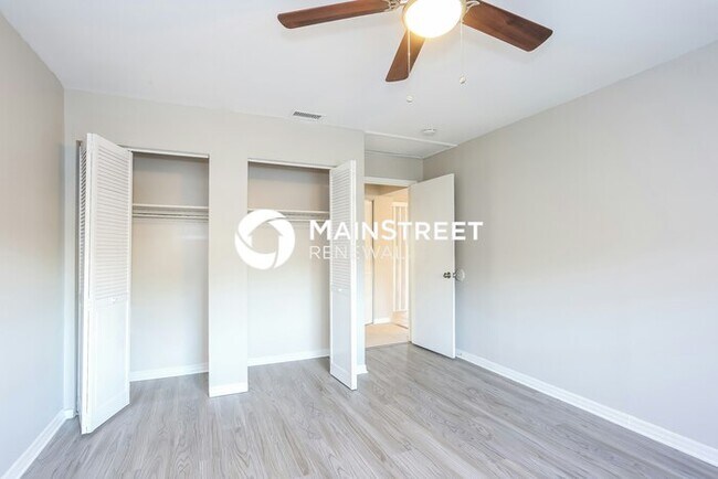 Building Photo - 3 Bedroom Pet-Friendly Home in St Petersburg, FL with Main Street Renewal