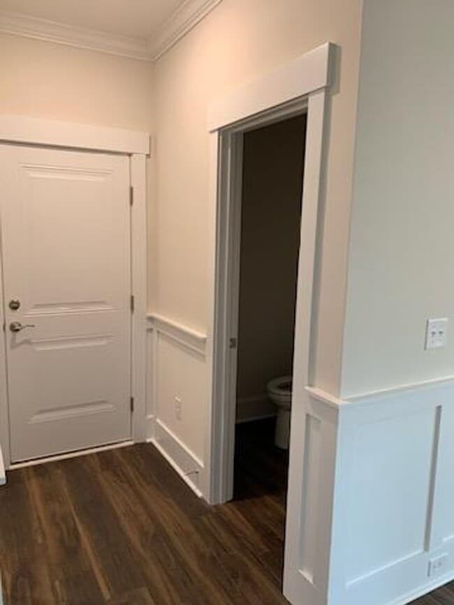 Building Photo - Available Rental located in desirable area...