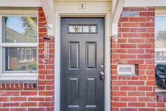 Building Photo - UNFURNISHED Charming 1 Bed, 1 Bath Rental Condo in Arbor Lodge neighborhood!