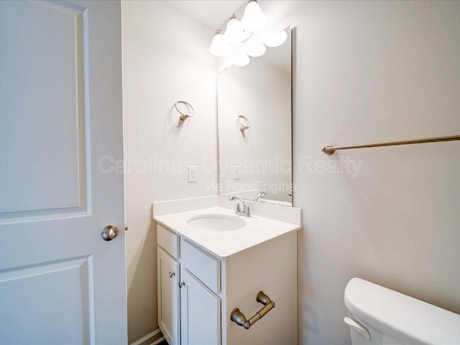 Building Photo - 916 S Battleground Ave