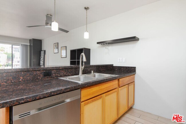 Building Photo - 10982 Roebling Ave