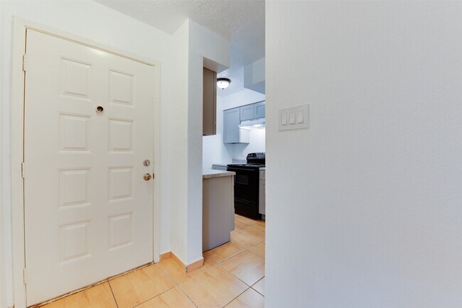 Building Photo - 2021 Spenwick Dr