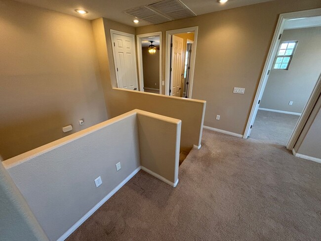 Building Photo - Elegant 3Bed/3Bath Home with Loft in the P...