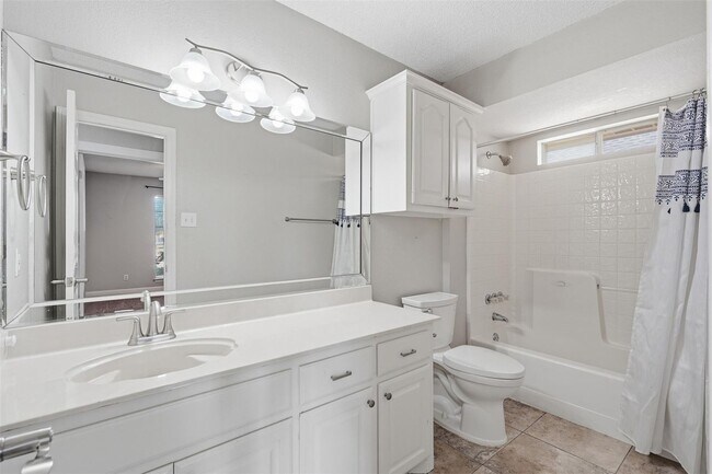 Building Photo - Home in Midlothian