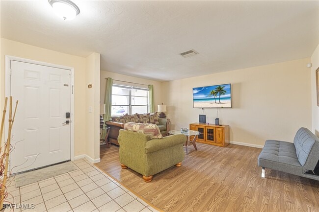 Building Photo - 1628 Country Club Blvd