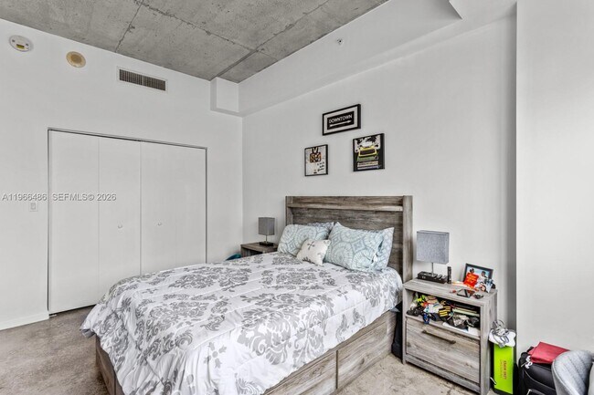 Building Photo - 133 NE 2nd Ave