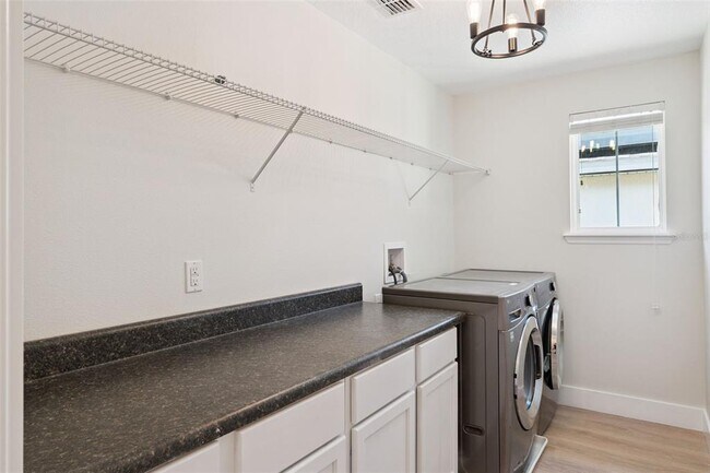 Building Photo - 6615 Helmsley Cir