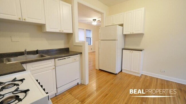 Building Photo - 1 bedroom in CHICAGO IL 60613
