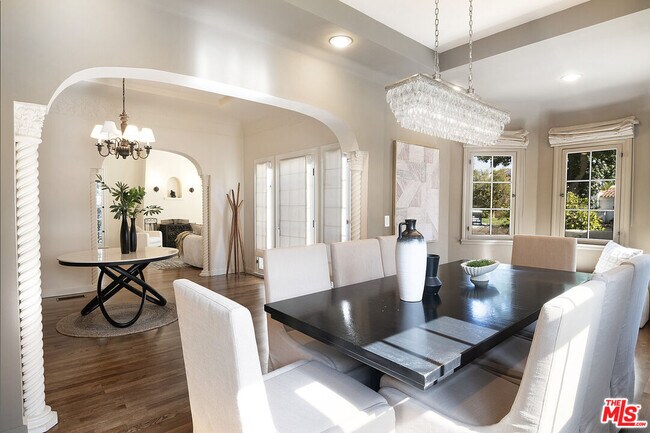 Building Photo - 131 S Martel Ave