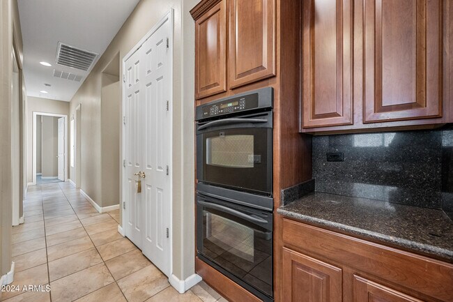 Building Photo - 2122 W Red Range Way