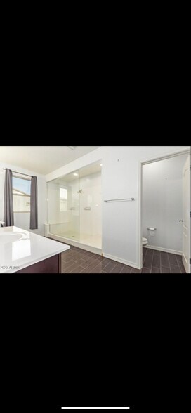 Building Photo - 1105 S 201st Dr