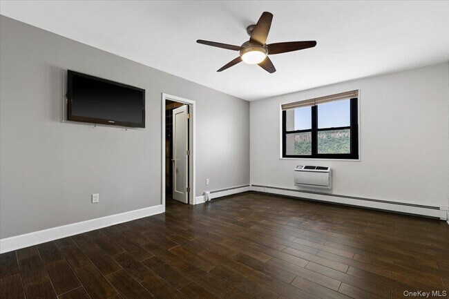 Building Photo - 1085 Warburton Ave