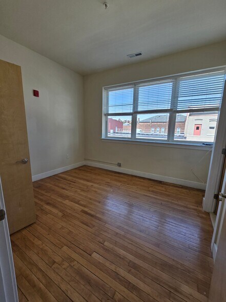 Building Photo - 613 N Lombardy St