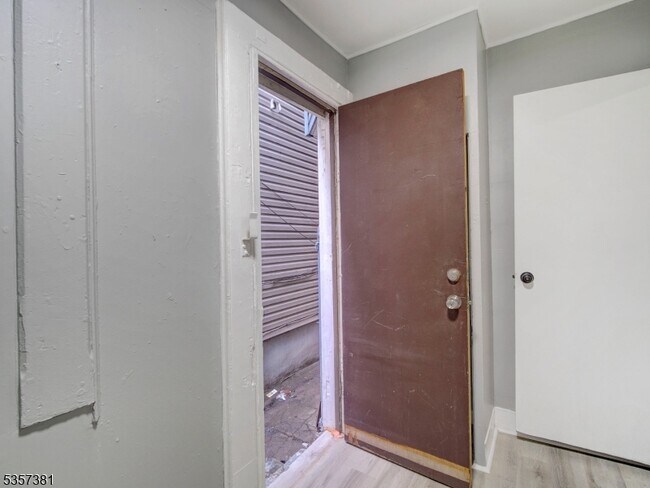 Building Photo - 178 Littleton Ave