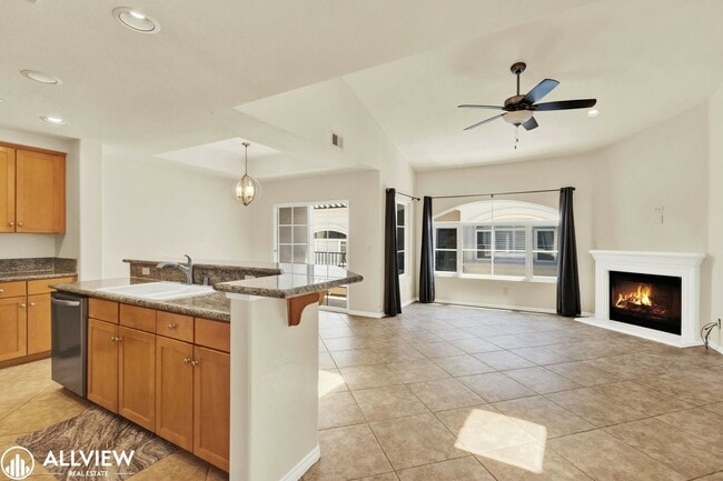 Building Photo - Rare 3-Story Hillcrest Townhome | 3BR/3BA ...